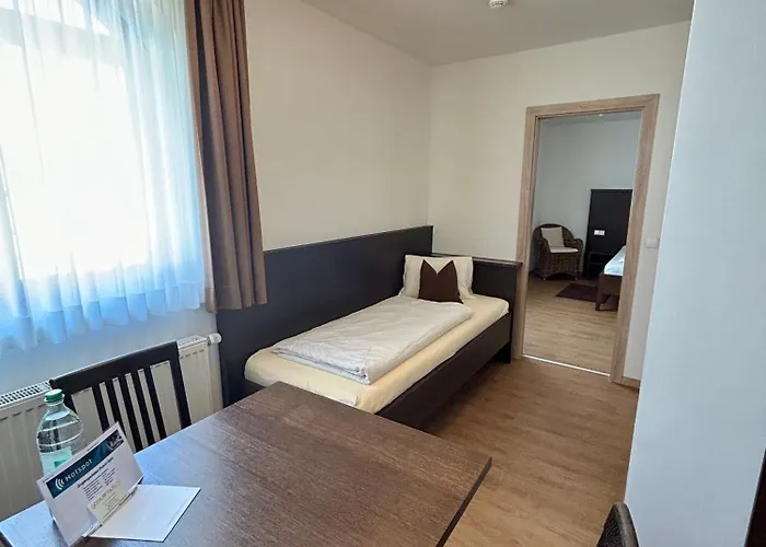 Gaestehaus Am Lindenhain * Erding